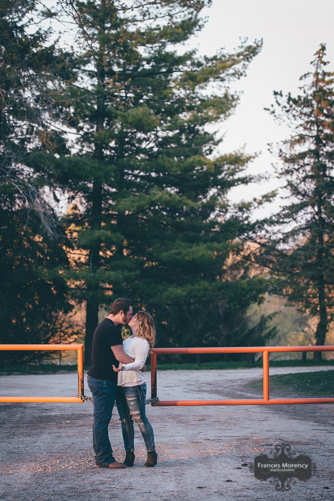 Park engagement photos in jeans tottenham-country-engagement-8296