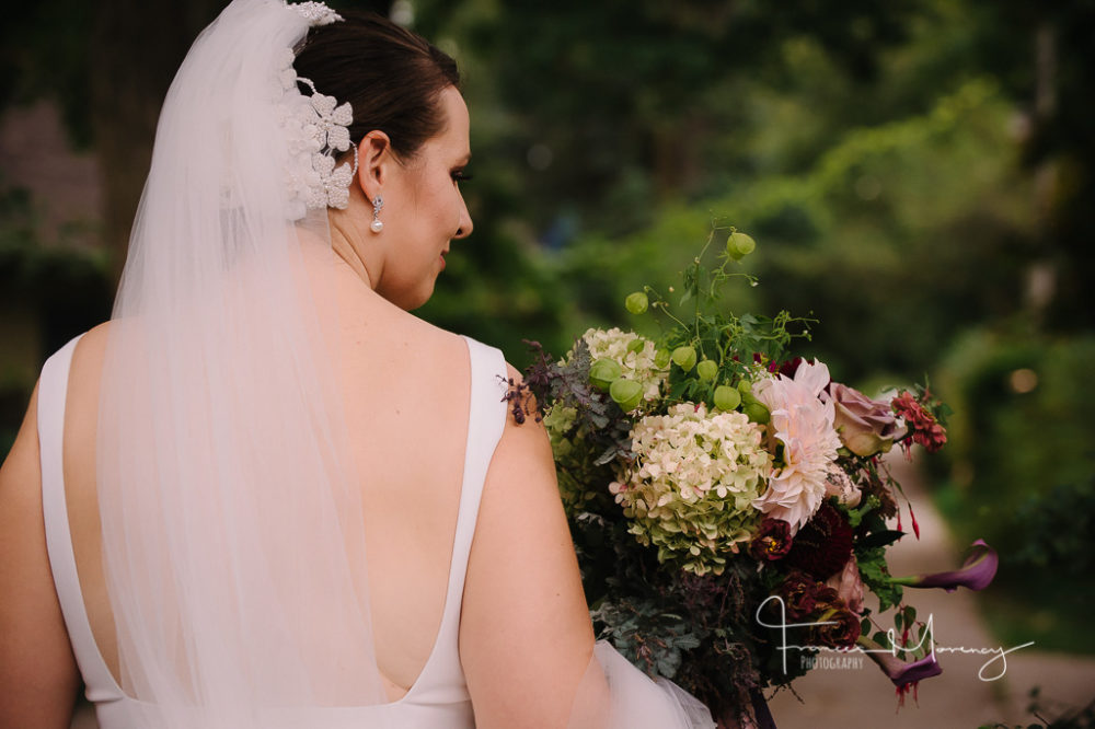 corriander-girl-wedding-bouquet-toronto collingwood-wedding-photographer-2676
