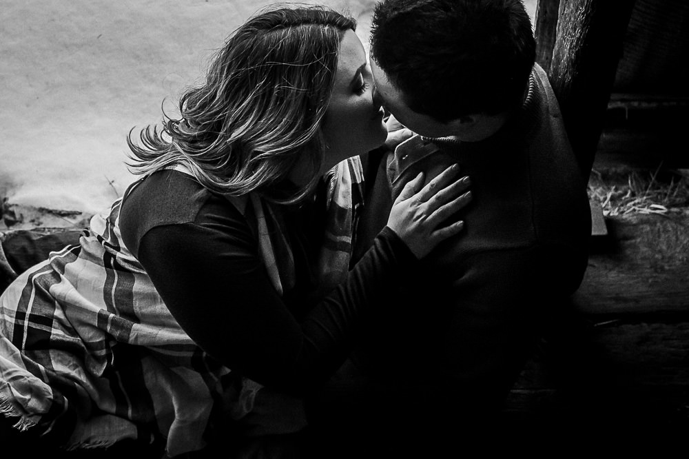 barn photos with Owen Sound engagement couple