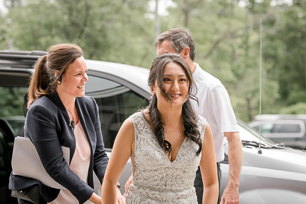 bride arriving to ceremony