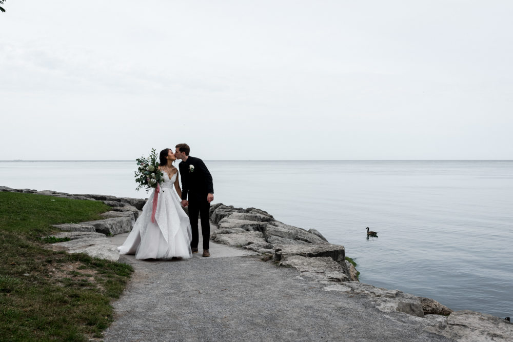 bride and groom at niagara waterfront