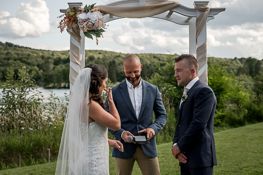 bride crying at grooms vows