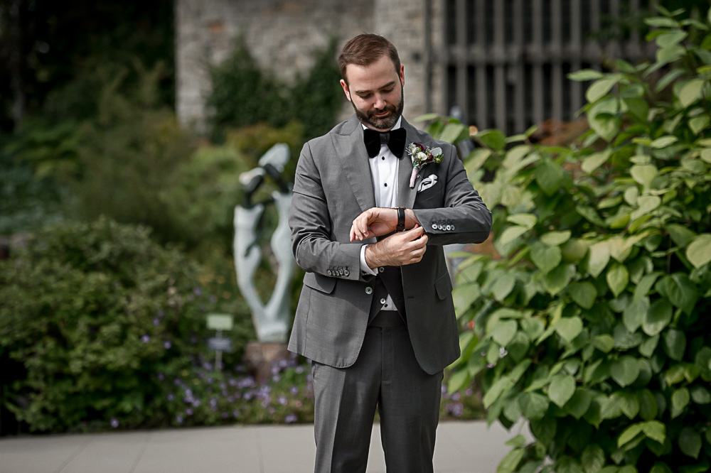 mini groom prep at Botanical Gardens
