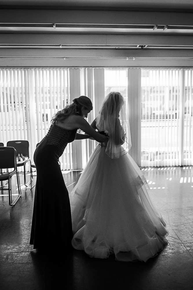 bridal prep at botanical gardens