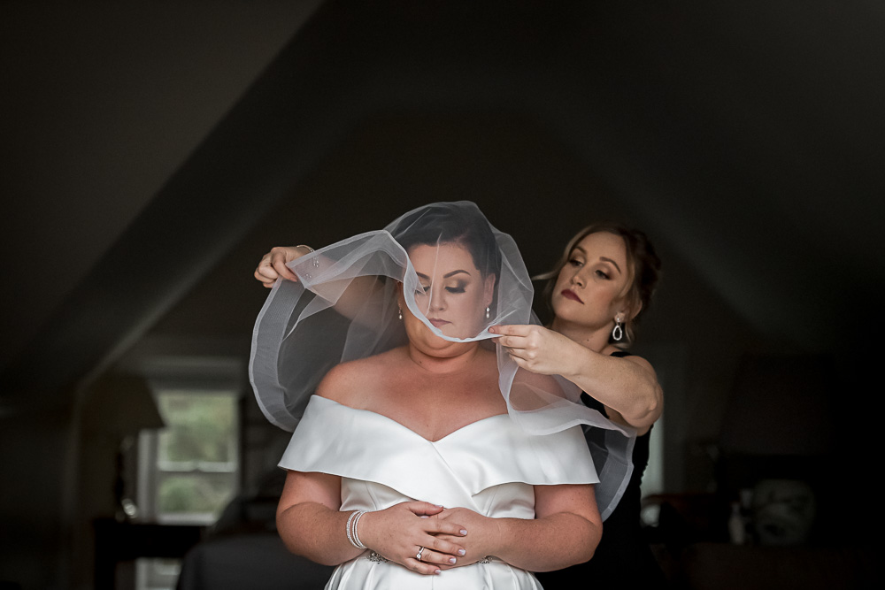 bride getting veil blusher put over face